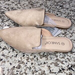 Women’s flats